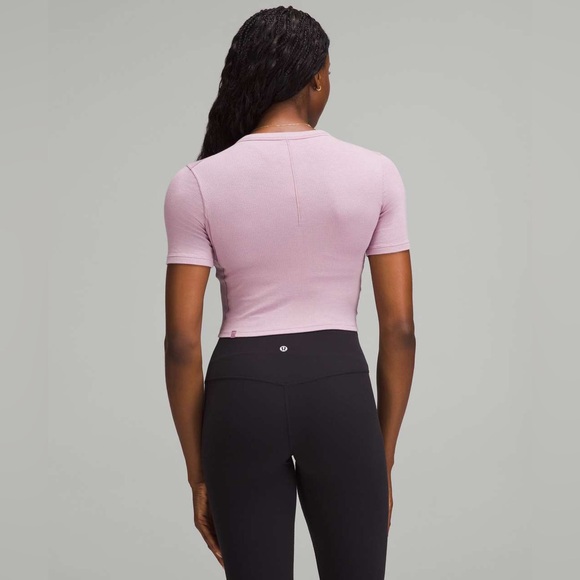 Lululemon Hold Tight Straight-Hem Cropped T-Shirt Rose Blush Size 8 - Picture 2 of 8
